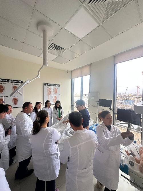 Since this year, doctors who have come to the RSPMCE for retraining have been undergoing an internship at the CAU University Simulation Center.