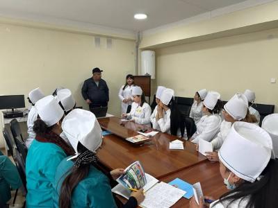 On February 10, 2025 in Samarkand city family polyclinic №1 with participation of family doctors and nurses a seminar on “Diabetes mellitus of 1 and 2 types and their treatment” was held by endocrinologist Faiziev Farangiz.