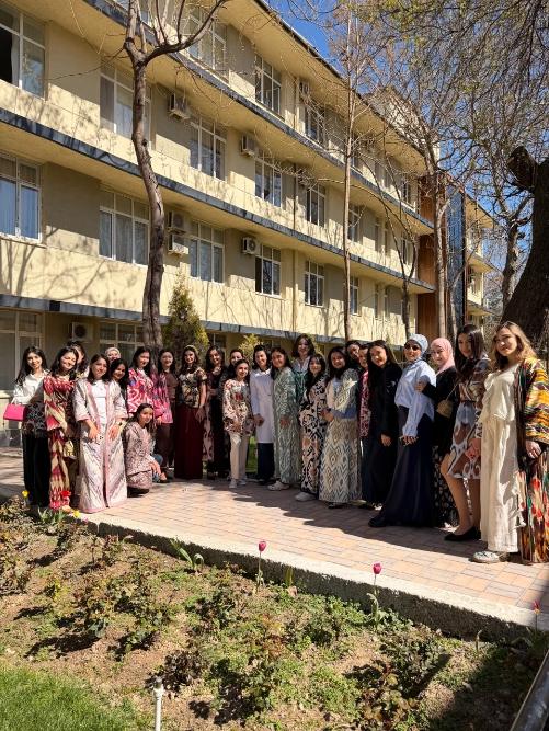 25 марта 2026 года на территории РСНПМЦЭ им. академика Ё.Х. Туракулова с большим успехом прошла благотворительная ярмарка. 