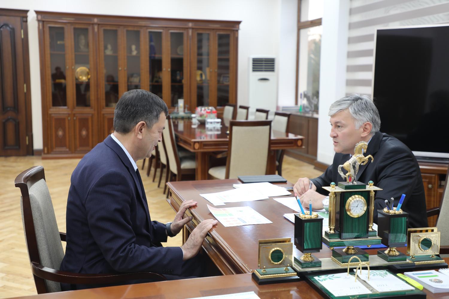 Самарқанд вил. ҳокими Э.О. Турдимов ва РИЭИАТМаркази директори т.ф.д Ф. Ф. Тураев ўртасида учрашув бўлиб ўтди.