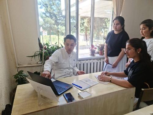 On 20.05.2025, doctor-endocrinologist of Tashkent city branch of RSNPMCE named after academician E.H.Turakulov, curator of Yashnabad district S.S.Gulomov conducted medical examination of students of Tashkent State Agrarian University.