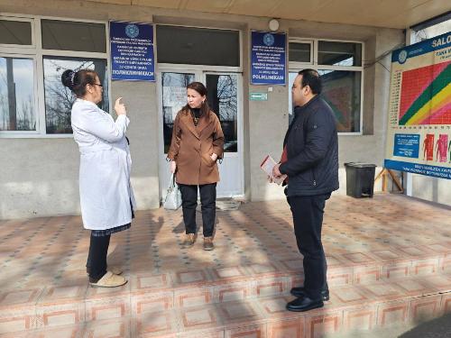 Уйчи ТТБга қарашли 33, 35, 37- ва  Хизиробод қишлоқ округида округ куратори Д. Худибердиев ва округ эндокринологи Д. Бахромова касалликларнинг олдини олиш хизматларининг амалий қўлланилишини ўрганиб чиқдилар.