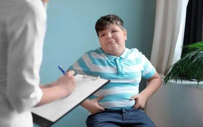 Semizlik bolalarda jiddiy endokrin kasalliklarni keltirib chiqarishi mumkin Bolalarda kuzatiladigan semizlik — dunyo endokrinologlarini xavotirga solayotgan muammolardan biri. 