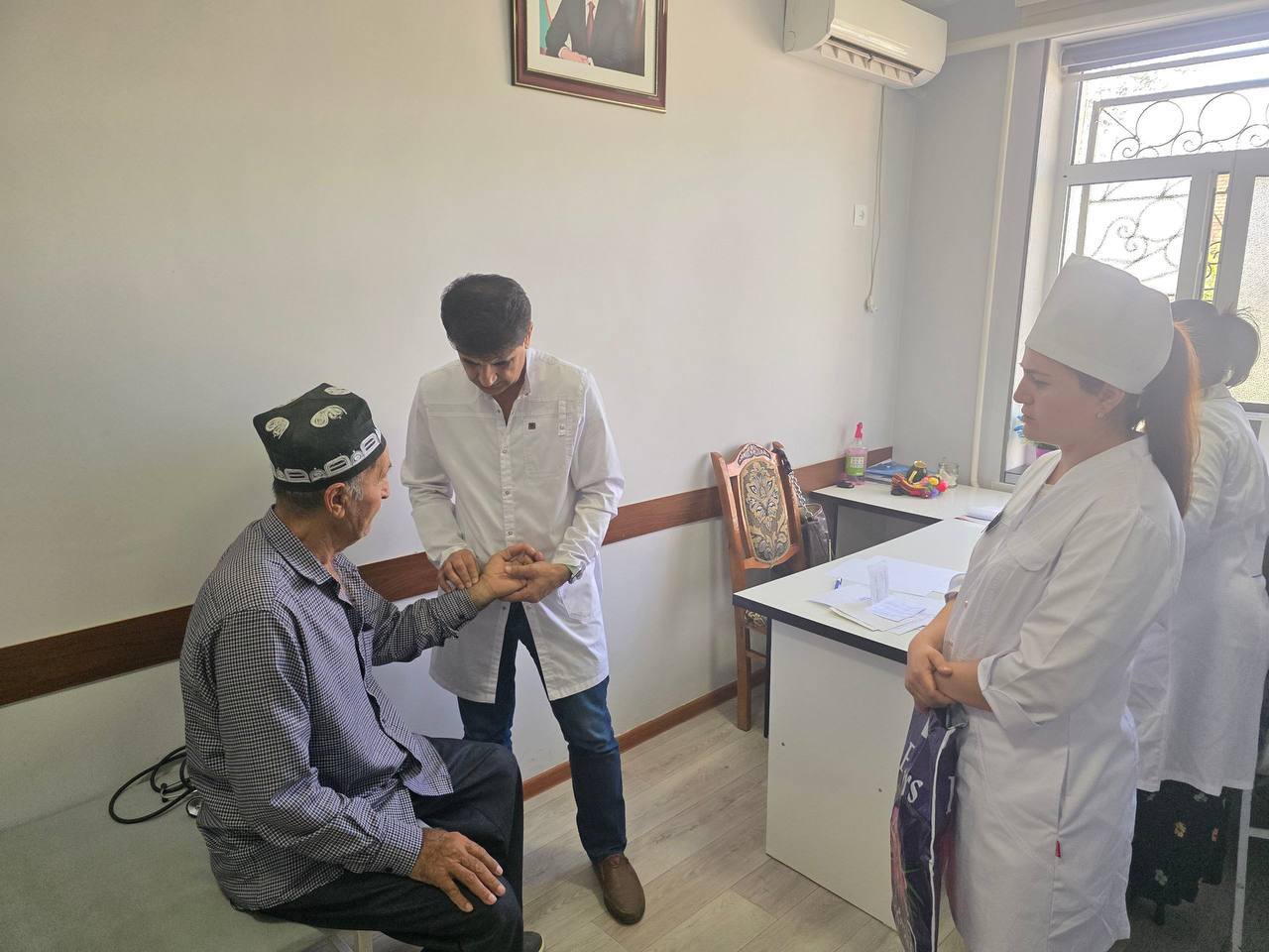 The Bukhara Regional Endocrinology Dispensary, together with endocrinologist Xasanov X.N. and a group of nurses, conducted an examination at the Shafirkan knitwear manufacturing plant "Amir Tex".