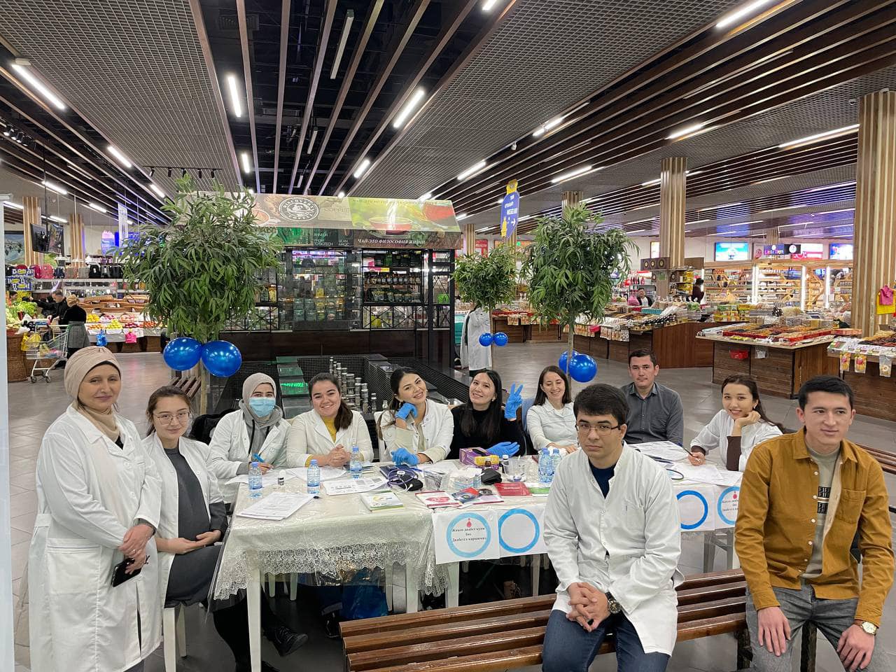 ТошПТИ қўшма педиатрия эндокринология маркази мутахассислари томонидан пойтахтимиздаги “ЭКОБОЗОР” (“ЧИМЁН”) савдо мажмуасида тиббий кўриклар ўтказилди.