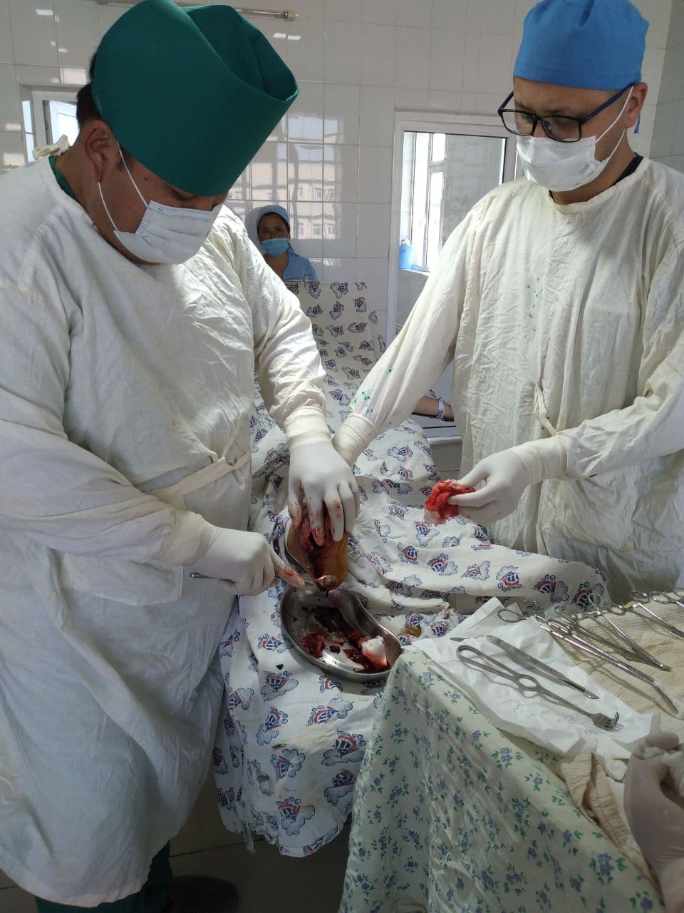 Хирурги-эндокринологи центра провели ряд успешных операций в рамках масштабной оздоровительной акции в Самаркандской области