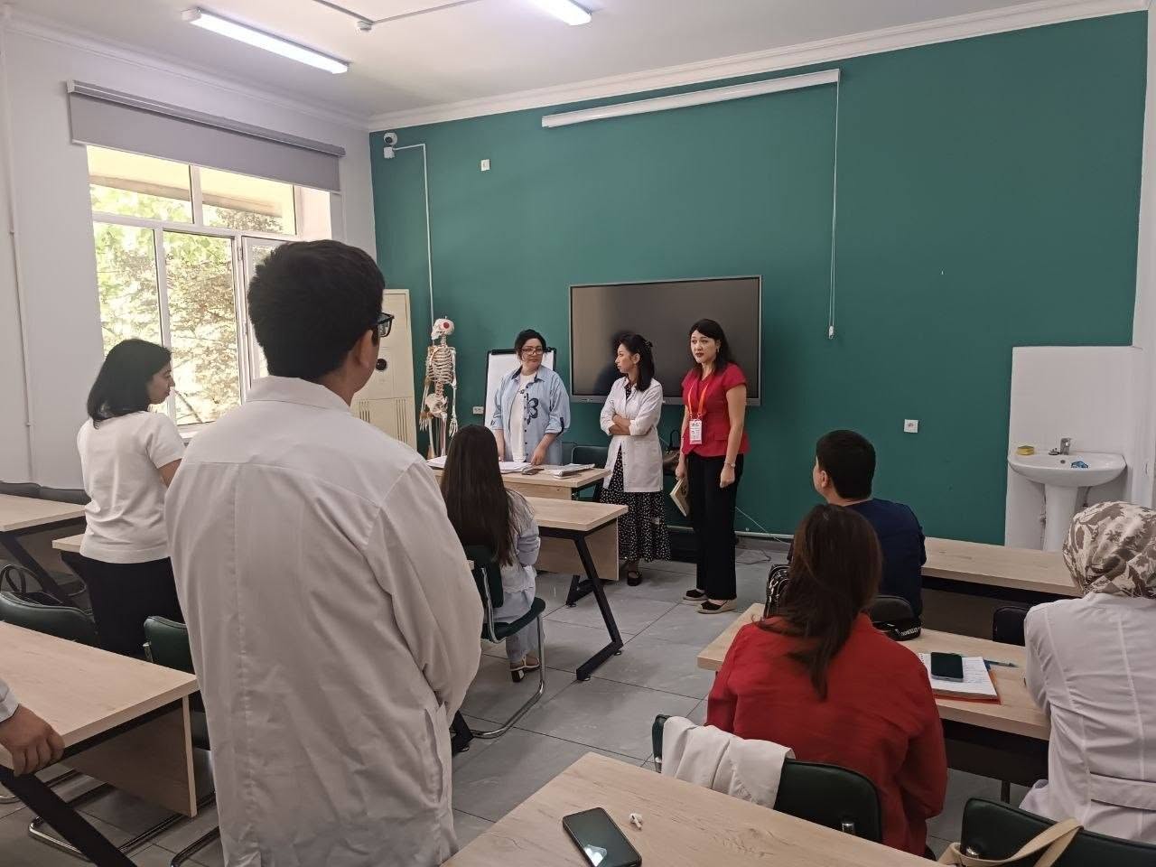 Toshkent viloyati bosh endokrinologi, viloyat endokrinologiya dispanseri raxbari tibbiyot fanlari nomzodi Karimova M.M tomonidan klinik ordinatorlar bilan uchrashuv o‘tkazildi.