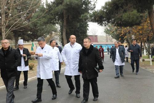 KORRUPTSIYASIZ TIBBIYOT YO‘NALISHIDAGI “OCHIQ ESHIKLAR KUNI” TADBIRI O‘TKAZILDI