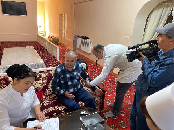 Хоразм вилояти, Урганч шаҳри, Хоразм Гулзор маҳалласида 40 ёшдан ошган ахолини уйма-уй юриб, скрининг текширувидан ўтказди